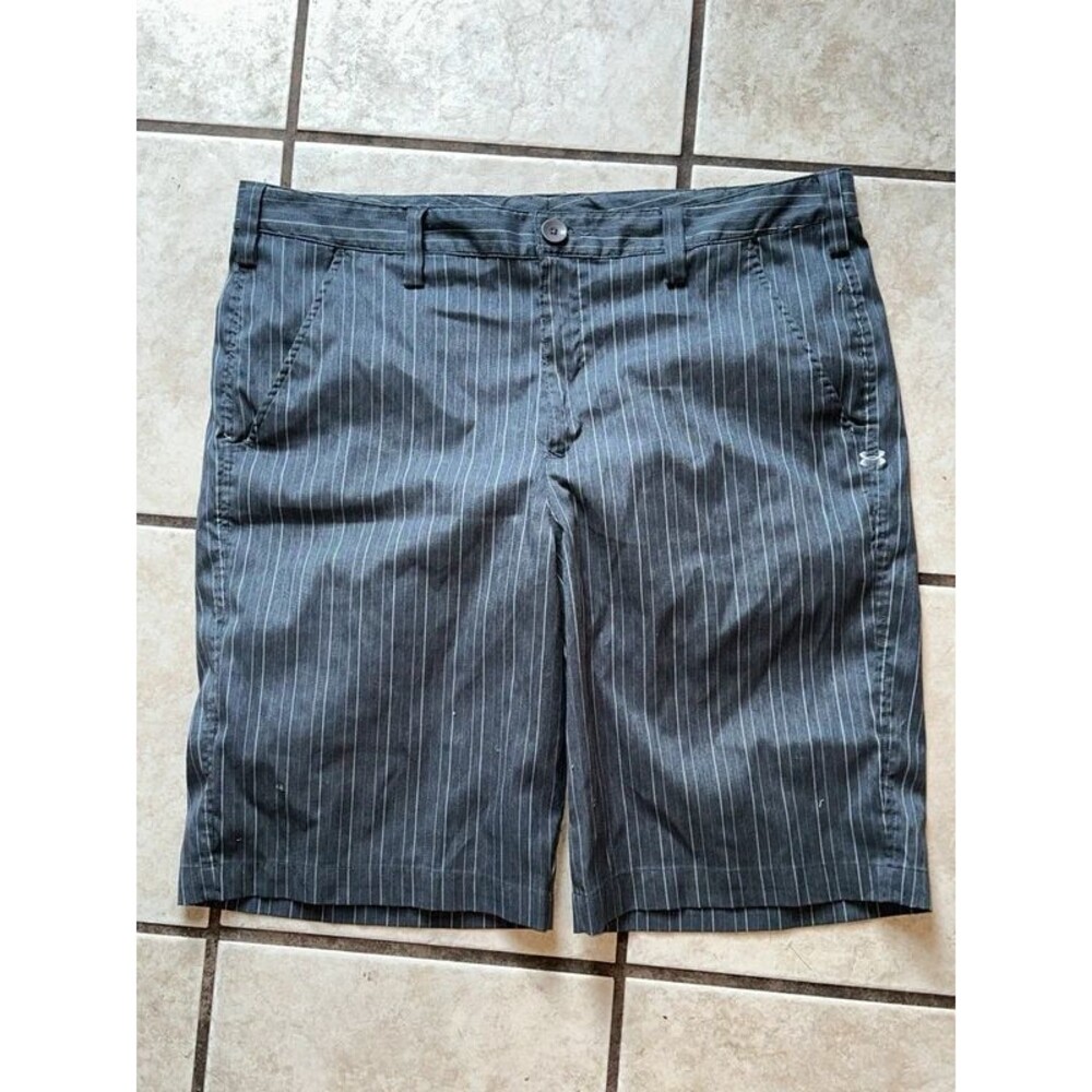 Men’s Gray Striped Under Armour Shorts Size 36